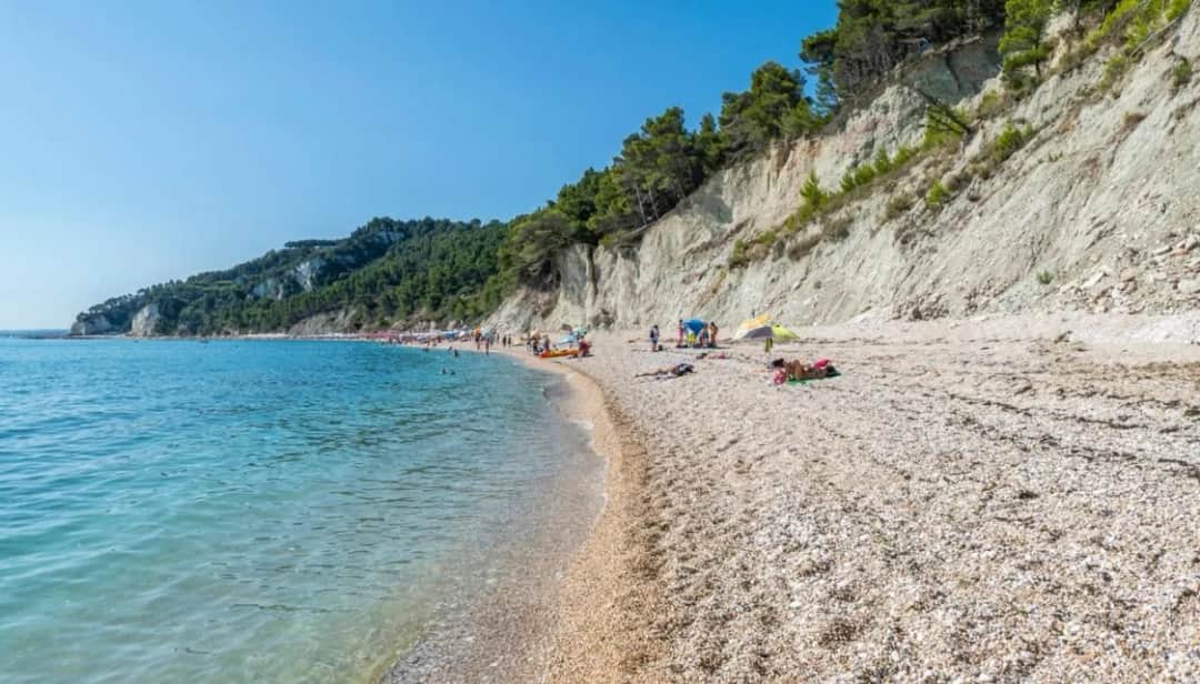 Marche low cost: le spiagge economiche per una vacanza da sogno